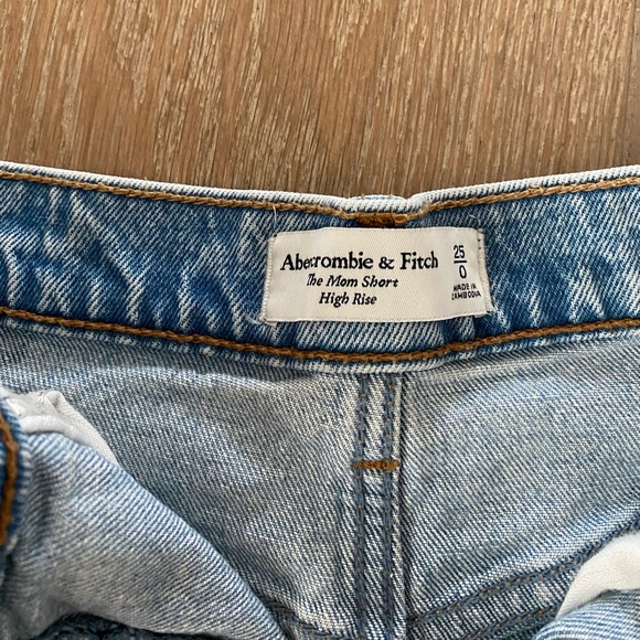 A&F High Rise Mom Short - Picture 3 of 3